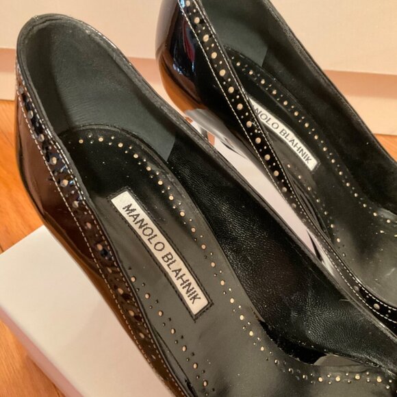 MANOLO BLAHNIK Quitohi Spectator Black Patent Leather Pumps - Picture 8 of 12